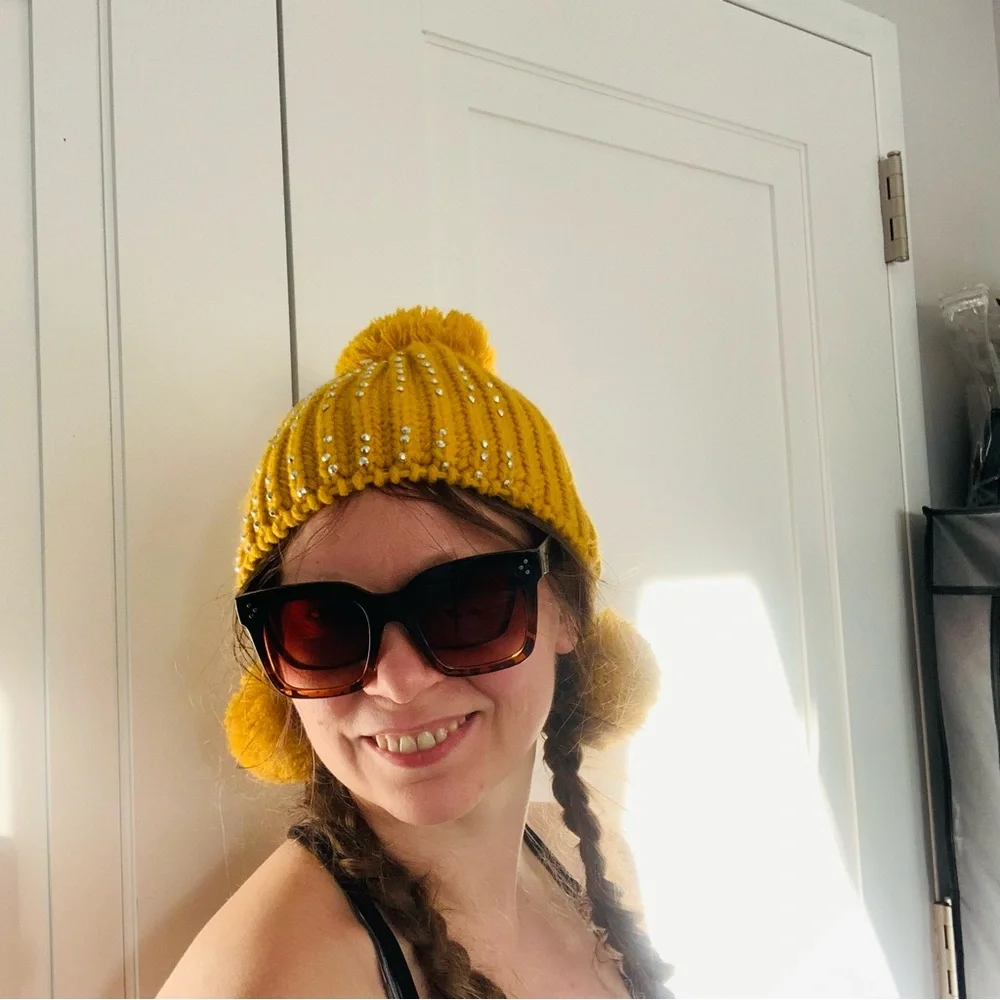 Crystals 3-Pompons Cable Knit mini Hat